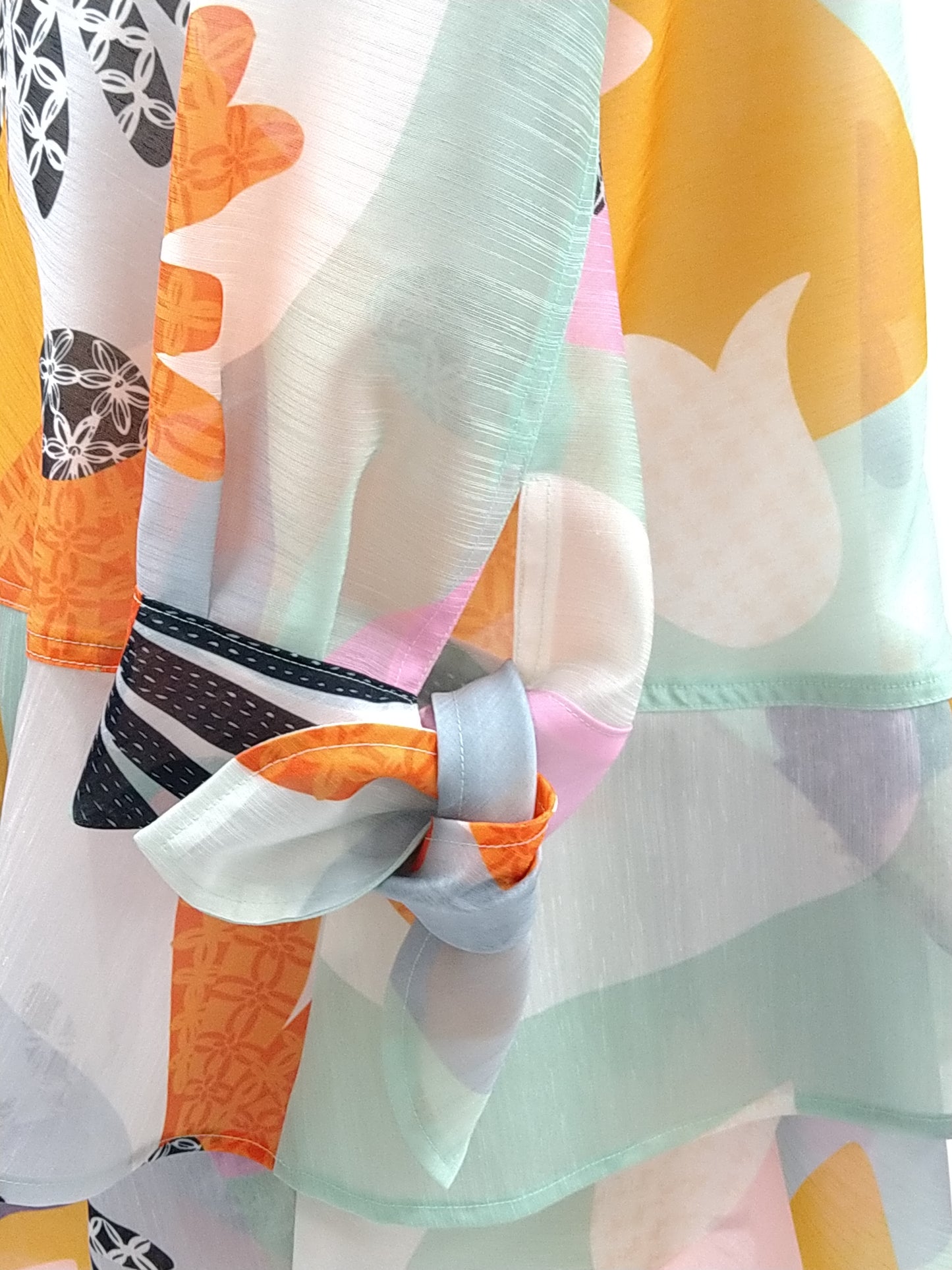 a "NEW ARRIVAL BRITISH フラワーファンタジークロス SH