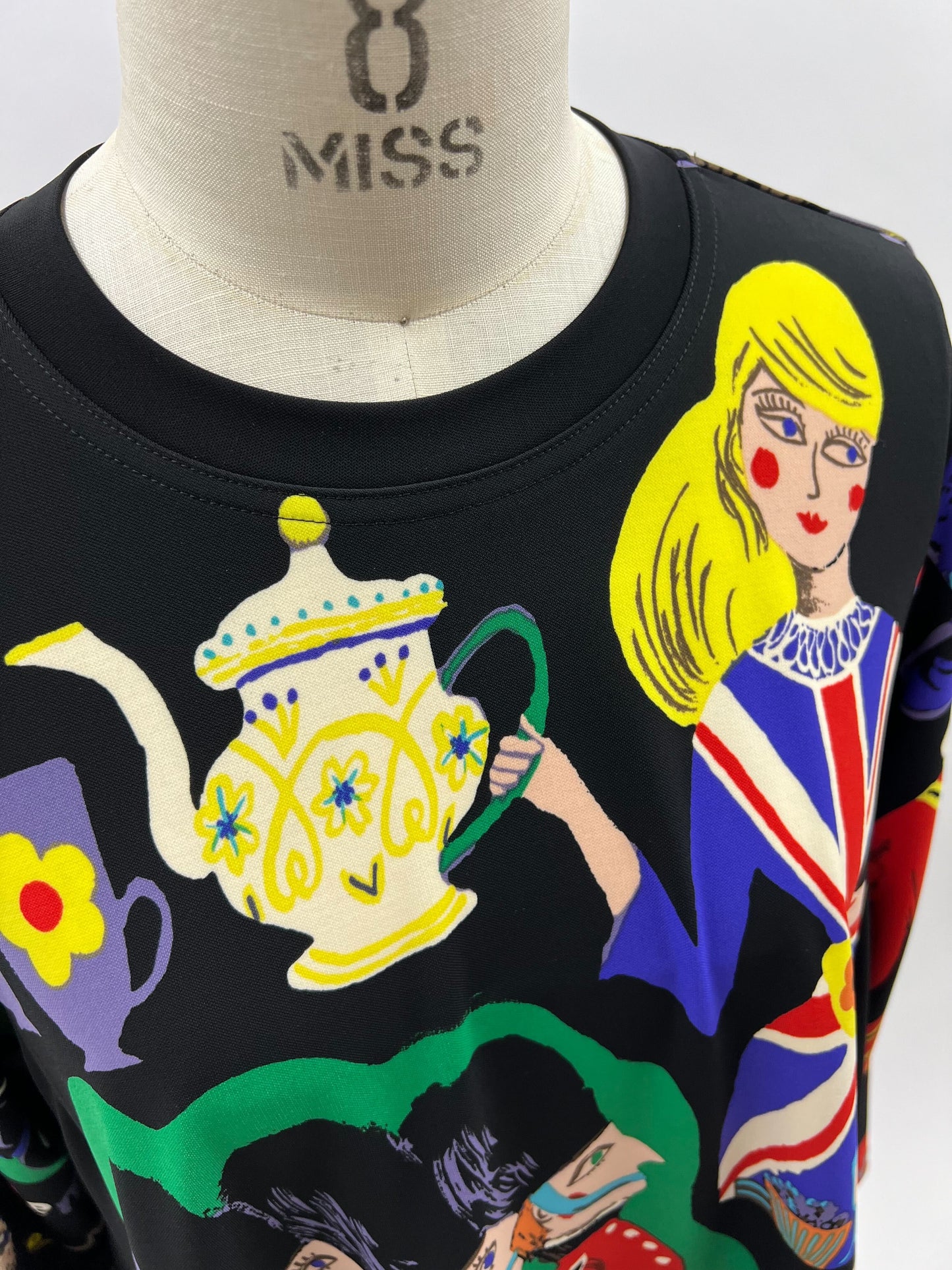 b/  "  London London 丸首シャツ A柄