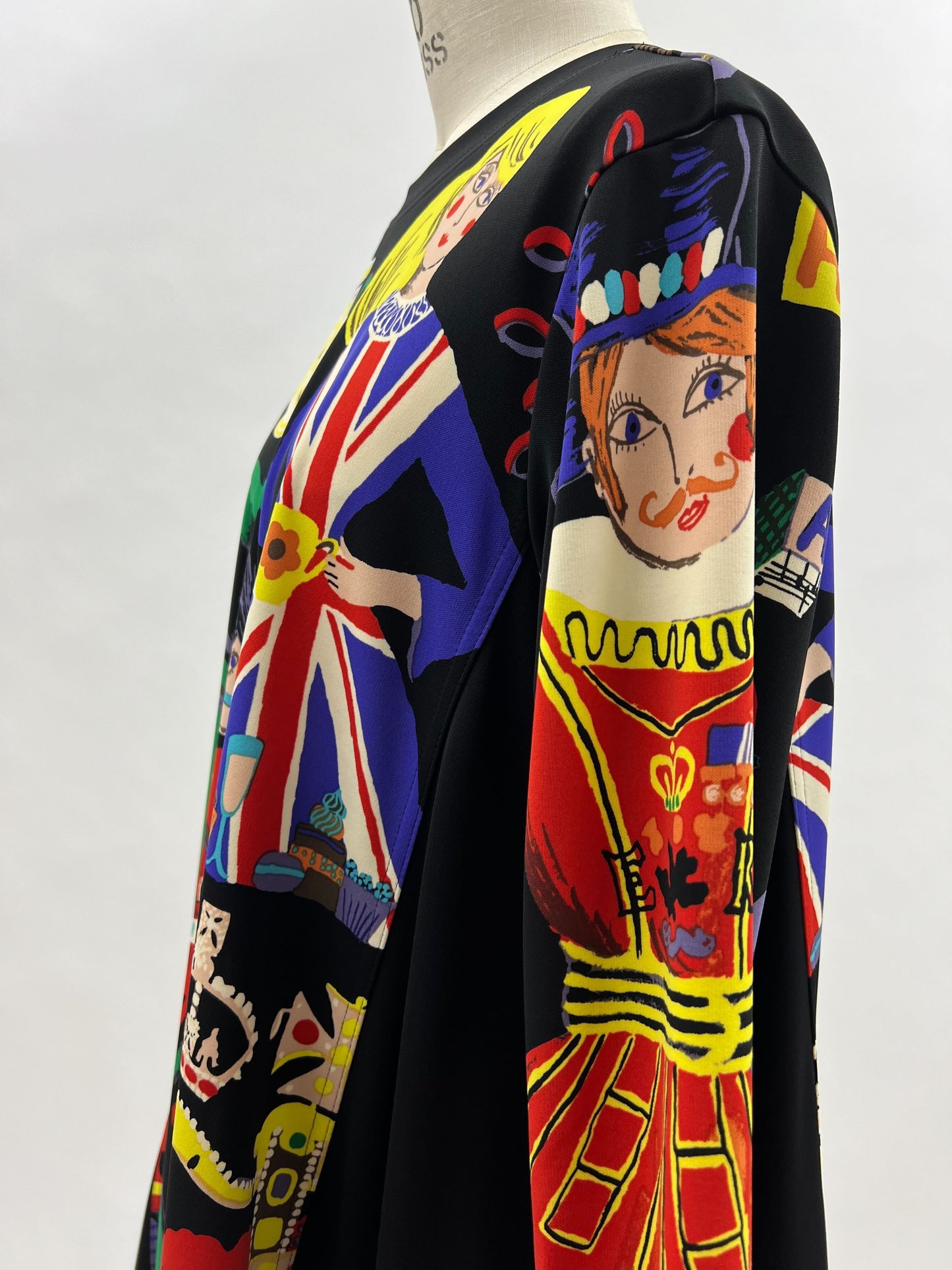 b/  "  London London 丸首シャツ A柄