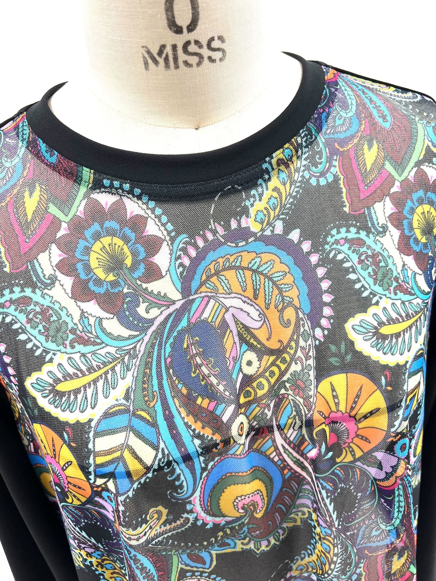 a/  " フラワーペーズリーメッシュシャツ