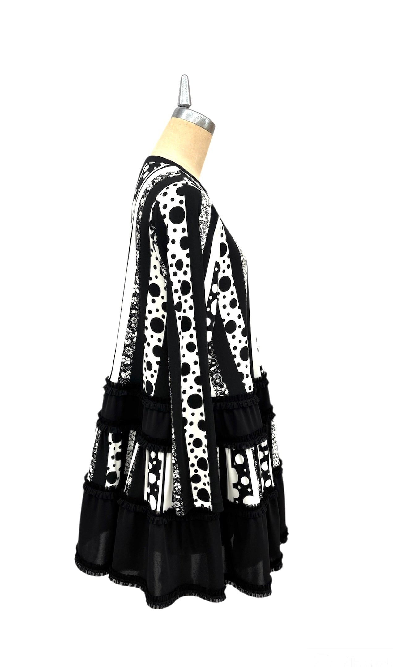 b "NEW ARRIVAL BRITISH ノアールエブランストライプPt フリルSH