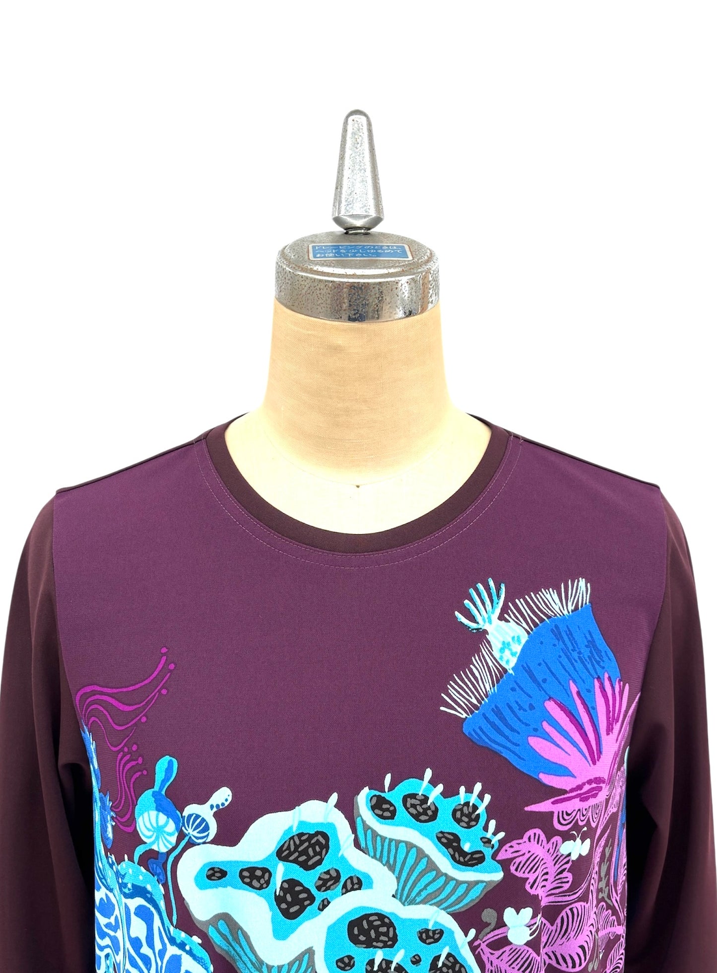 a "NEW ARRIVAL BRITISH Happy Forest ボーダー Tsh DARK RED