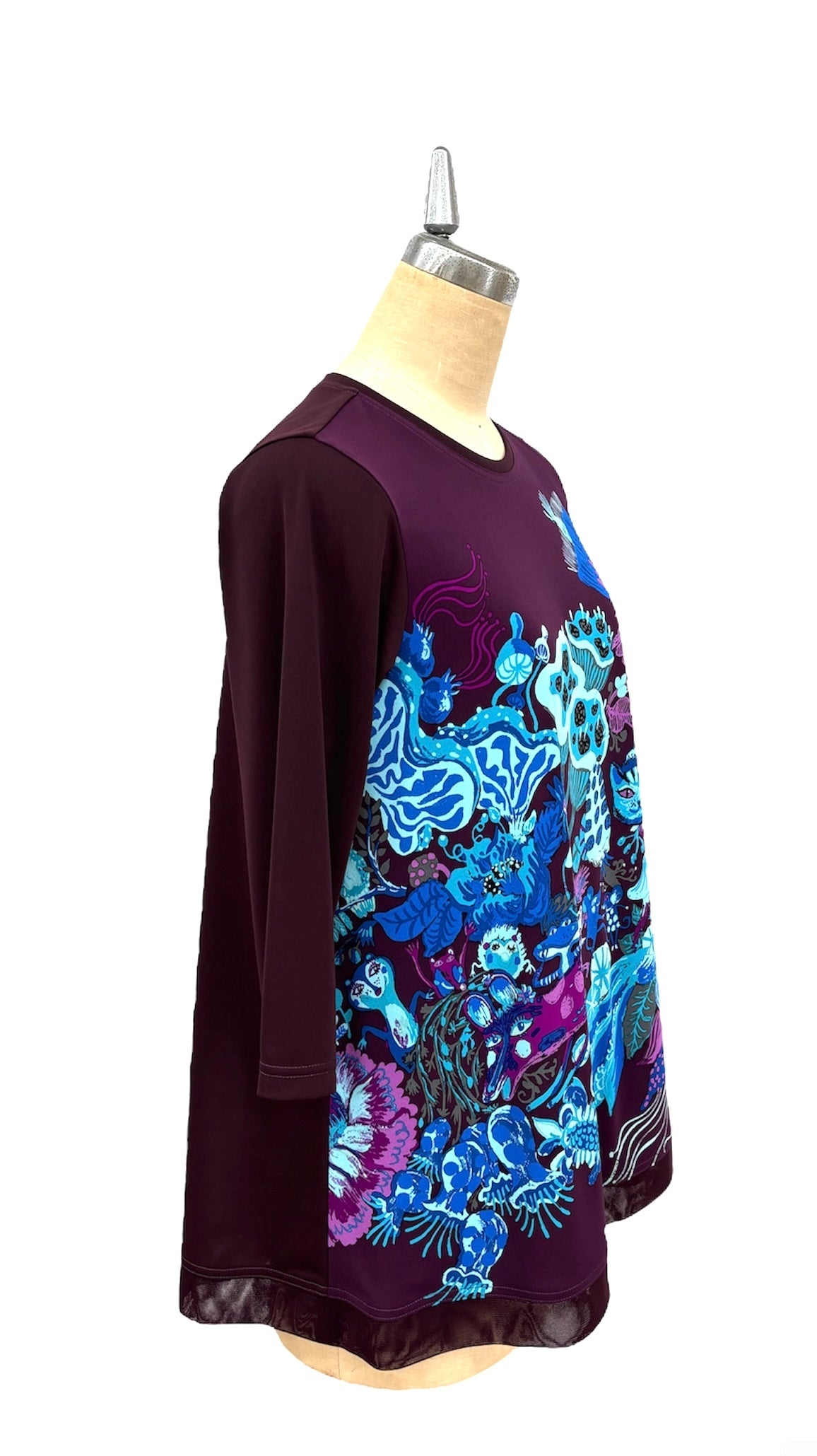 a "NEW ARRIVAL BRITISH Happy Forest ボーダー Tsh DARK RED
