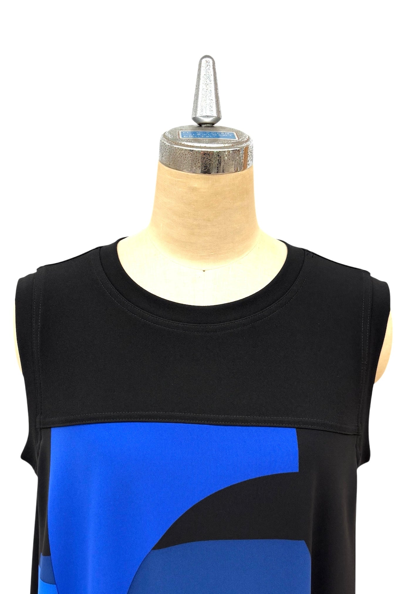 a "NEW ARRIVAL   BRITISH  グラデーションサークル ジレ