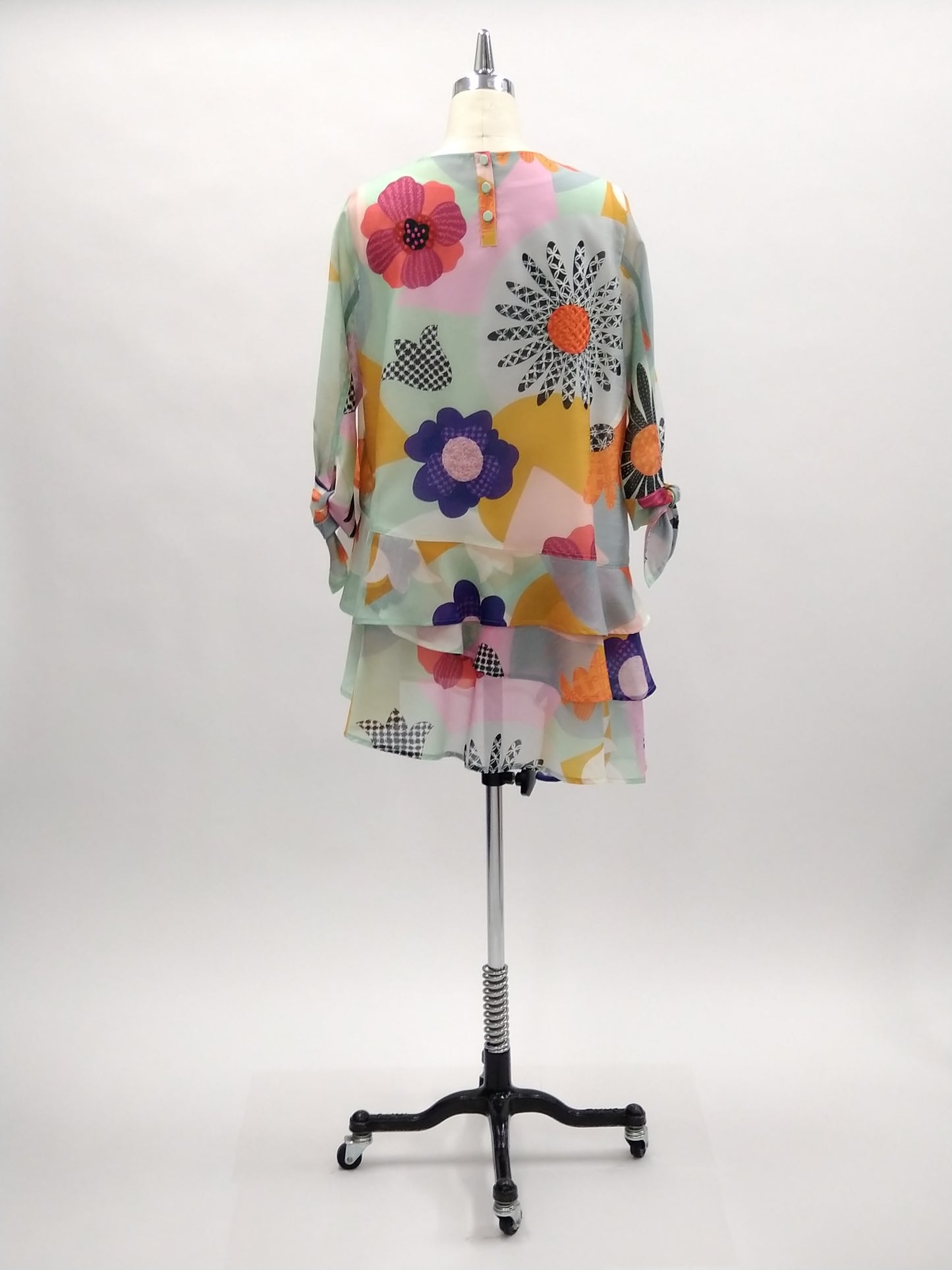 a "NEW ARRIVAL   BRITISH 　ﾌﾗﾜｰﾌｧﾝﾀｼﾞｰｸﾛｽ　SH